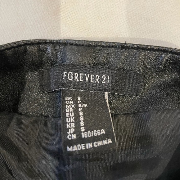 Mini Black Zip Up Skirt - Picture 4 of 4